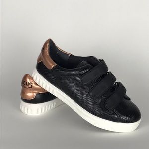Circus by Sam Edelman Velcro sneakers